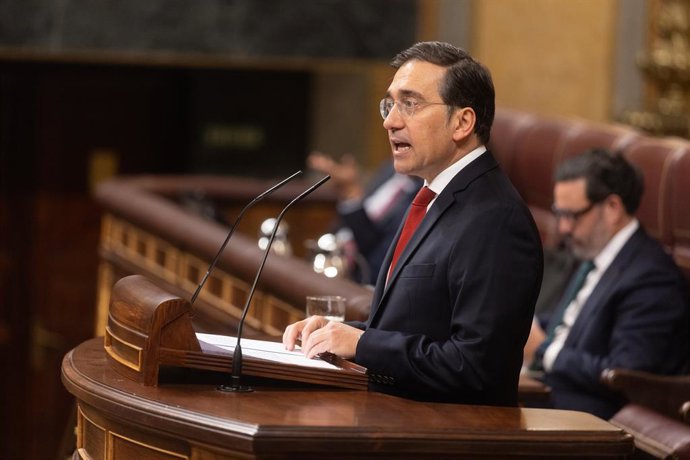 El ministro de Asuntos Exteriores, Cooperación y Unión Europea, José Manuel Albares, interviene durante una sesión plenaria extraordinaria, en el Congreso de los Diputados, a 15 de enero de 2026, en Madrid (España). El Pleno del Congreso se ha reunido de 