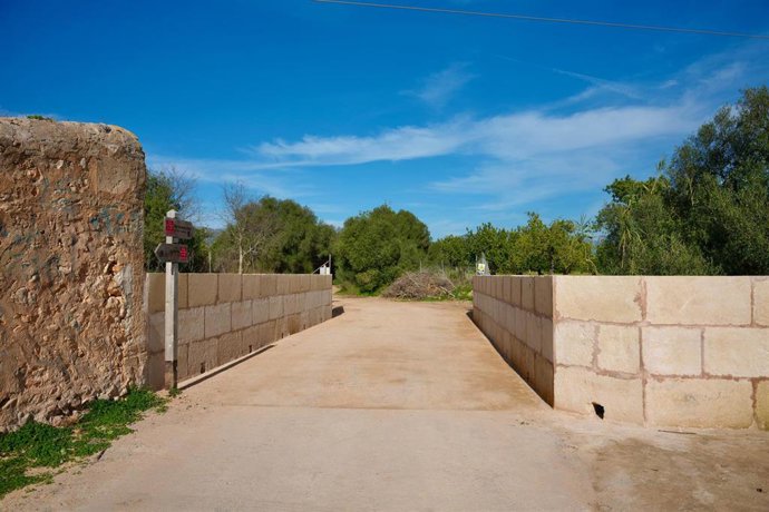 El camino de Passatemps, que cruza el torrente Gros, tras las obras de renovación.