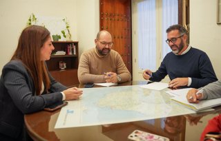 Javier Bello con la alcaldesa de Espera.