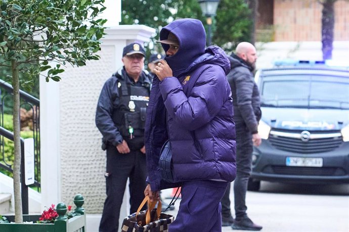 El jugador del Barça Lamine Yamal a su llegada al Hotel Real.