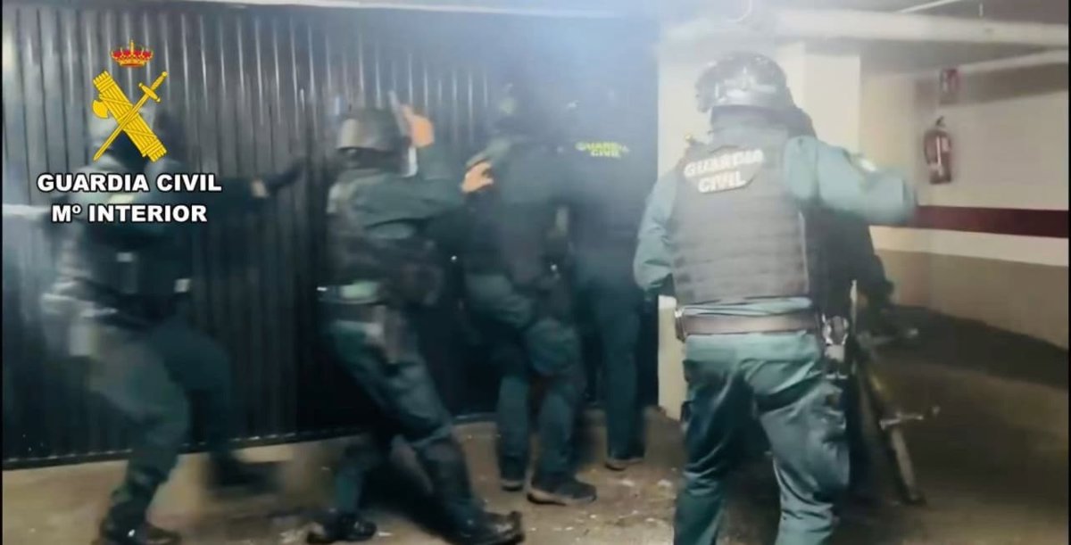 Cinco detenidos y 25 investigados tras desarticular en Canarias una organización criminal de estafas bancarias