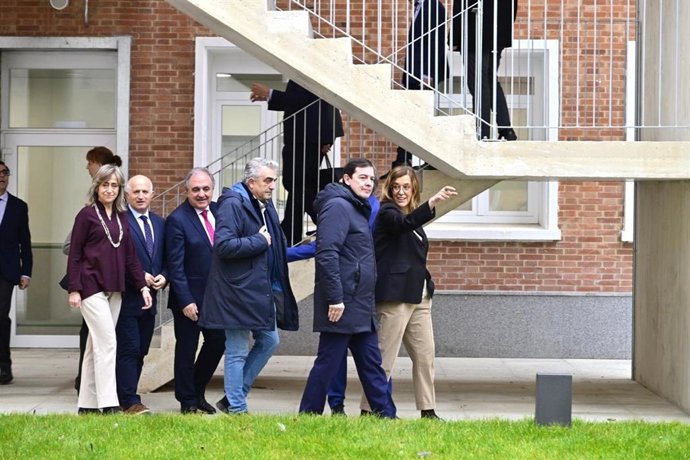 Armisén y Fernández Mañueco en la visita a las nuevas instalaciones de la Escuela de Enfermería de Palencia.