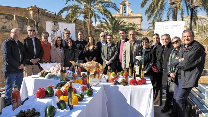 Presentación de la expedición almeriense a la muestra hotelera del grupo Hotusa, en La Azotea del Hotel Catedral de Almería.