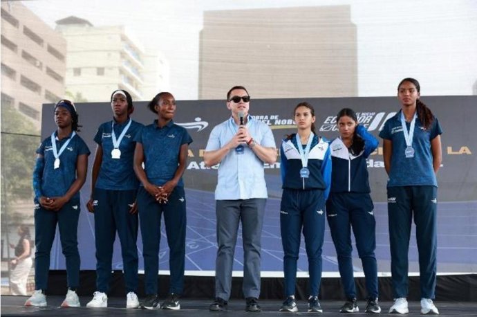 El Presidente Daniel Noboa en la entrega de la rehabilitación de la pista de atletismo Emilio Estrada en Guayaquil, en diciembre del 2025.