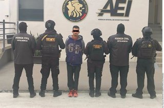 Detenido en Monterrey narcomenudista con 52 dosis de droga y 14 balas tras circular en moto sin placas y a alta velocidad