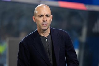 Archivo - El entrenador español José Luis Sánchez Vera, en su paso por el banquilo de la Real Sociedad.