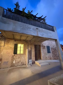 El edificio del parque de Es Campet, en Sa Cabaneta, cuyo porche se encuentra en mal estado.