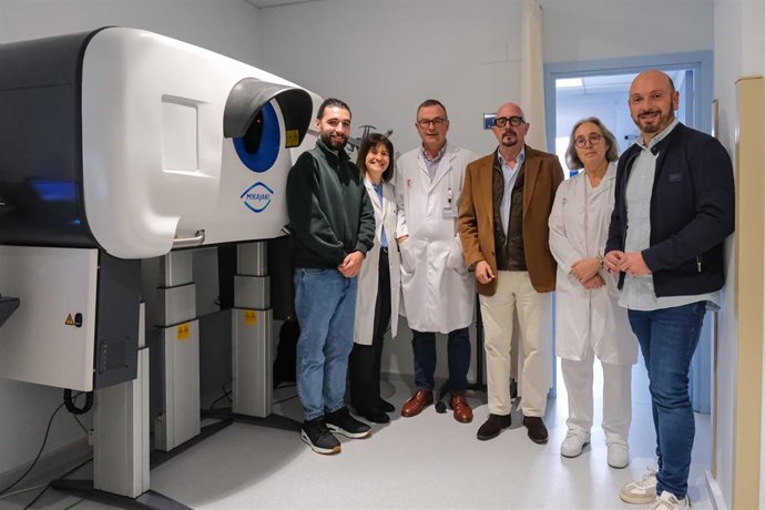 El Hospital de Laredo estrena un robot con IA capaz de realizar una exploración completa el ojo en 8 minutos