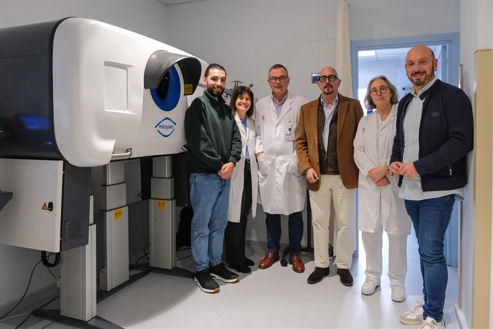 El Hospital de Laredo estrena un robot con IA capaz de realizar una exploración completa el ojo en 8 minutos