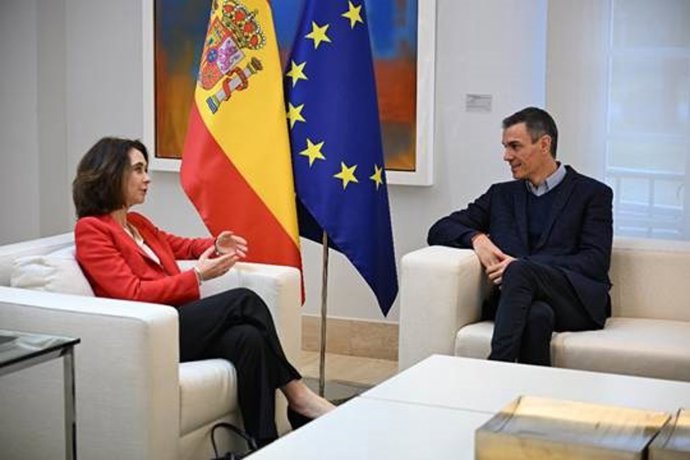 Pedro Sánchez con la CEO del Grupo Veolia.