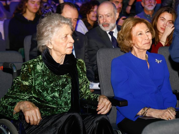 Archivo - La Reina Doña Sofía e Irene de Grecia en el concierto solidario de Navidad "La Música del Reciclaje" de Ecoembes en el Gran Teatro Caixabank Principe Pio a 26 de Diciembre de 2024 en Madrid (España).