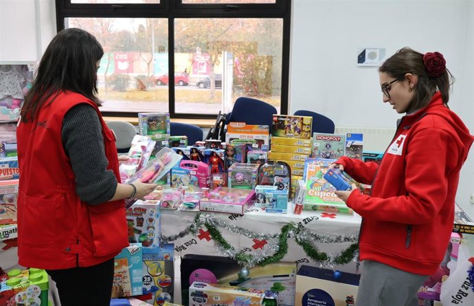 Cruz Roja en Salamanca entrega 1.660 juguetes a 744 niños de la provincia gracias a la campaña 'El juguete educativo'.