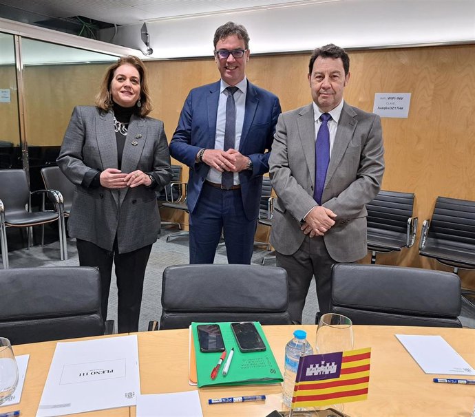 El vicepresidente y conseller de Economía, Hacienda e Innovación, Antoni Costa, y representantes del Govern durante su participación en el Consejo de Política Fiscal y Financiera.