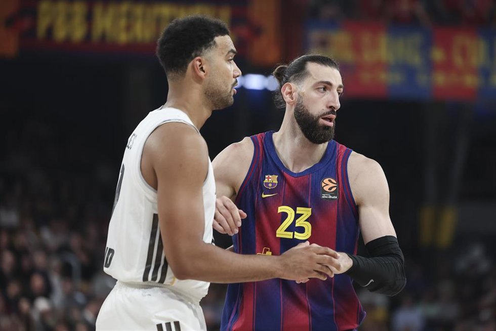 Archivo - Trey Lyles y Tornike Shengelia durante el Bara-Real Madrid de la Euroliga 25-26