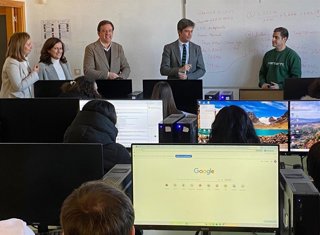 Copé (centro), en su visita a Lucena.