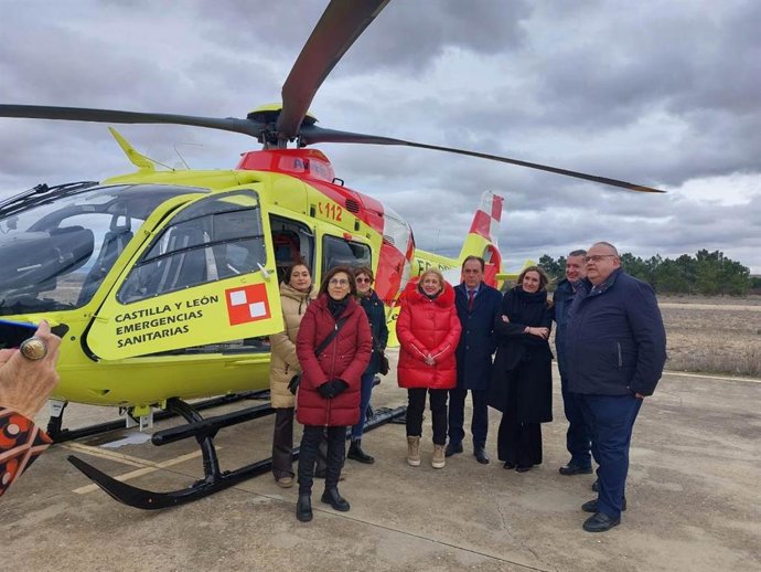 Visita al helicóptero medicalizado en Garray.