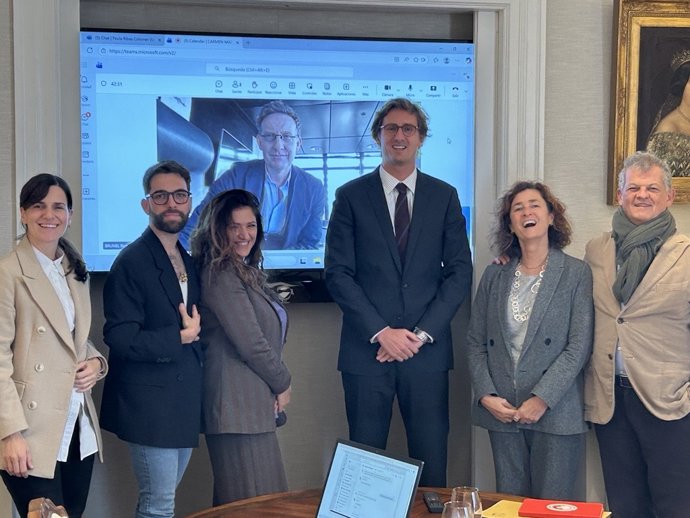 Els guardonats del projecte 'A Bathroom Opera' 