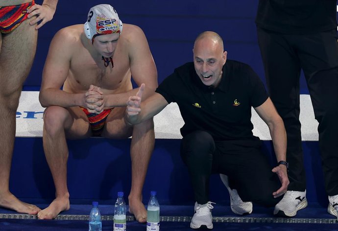 El técnico español David Martín durante el encuentro de la fase de grupos entre España y Serbia en el Europeo de Waterpolo Masculino de Belgrado