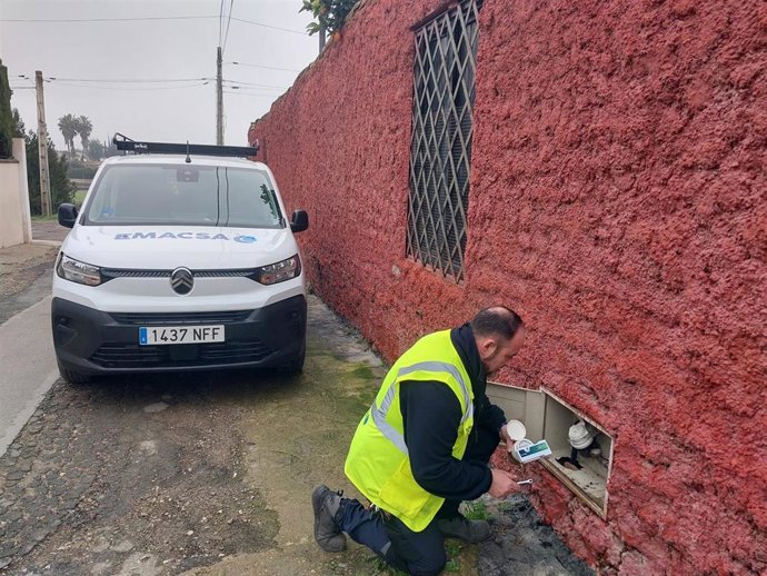 Emacsa instalará contadores inteligentes en zonas rurales para mejorar el control de agua y el servicio a los vecinos.