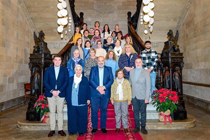 El alcalde de Palma, Jaime Martínez, con algunas de las participantes en la tercera edición del programa TAMM.