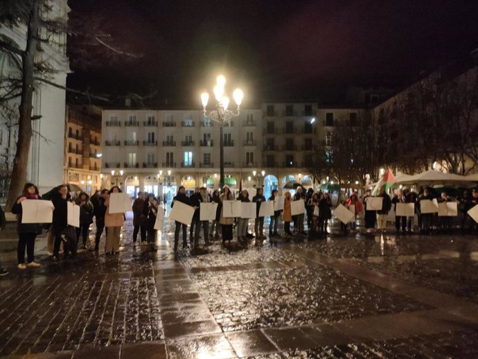 Una 'cacerolada' en Logroño condena la expulsión de 37 ONGs de Gaza y reclama "humanidad" para "atender" a la población