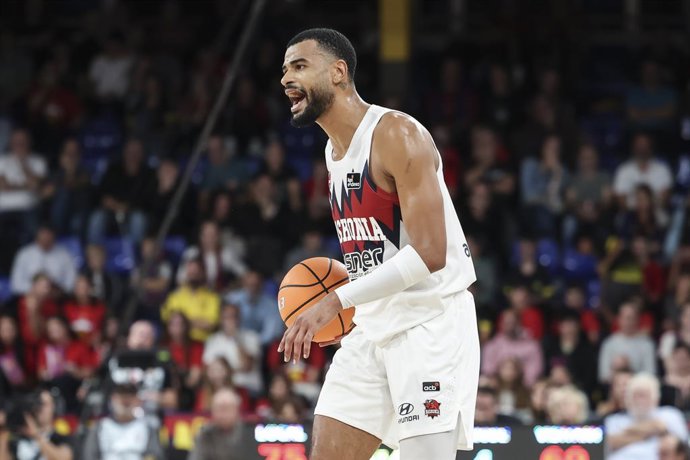 Archivo - Arquivo - Timothe Luwawu-Cabarrot, do Baskonia, em ação durante a Liga Espanhola, Liga ACB Endesa, partida de basquete disputada entre o FC Barcelona e o Baskonia no Palau Blaugrana em 16 de novembro de 2025, em Barcelona, Espanha.