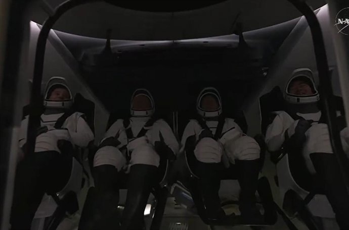 A tripulação que regressou da ISS devido a um problema de saúde de um astronauta aterrou perto de San Diego (Califórnia).