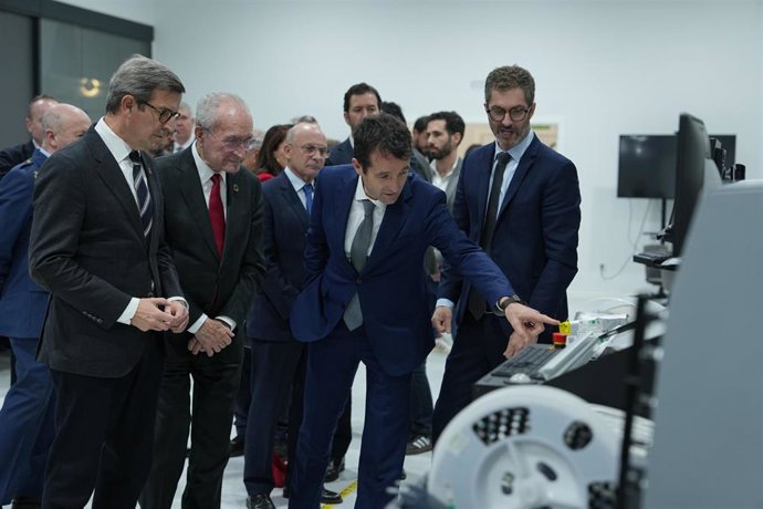 Indra Group inaugura en Málaga un nuevo centro de aviónica y computación.