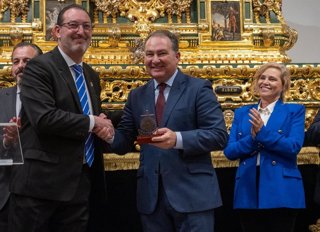 Inauguración de la exposición 'Por la Santa Cruz, a la luz'.