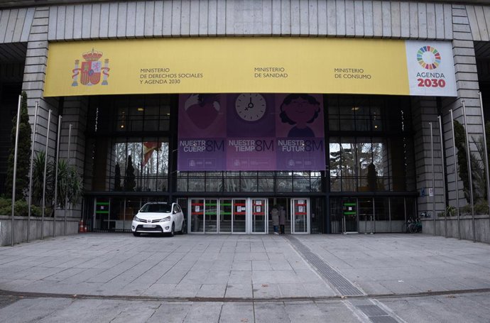 Archivo - Arquivo - Fachada do Ministério da Saúde, Juventude e Infância e Direitos Sociais e Agenda 2030, em 8 de março de 2024, em Madri (Espanha).
