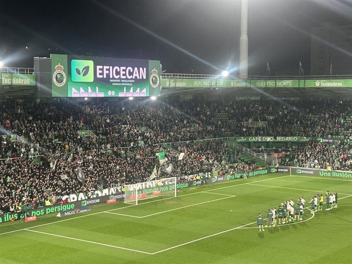 Los jugadores del Racing frente a La Gradona.