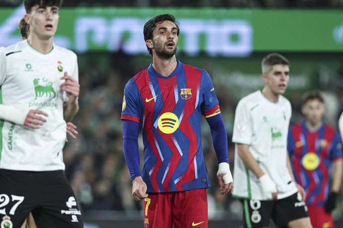 Ferran Torres, en un partido con el FC Barcelona contra el Racing de Santander.