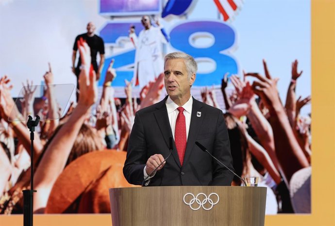 Archivo - COSTA NAVARINO, March 20, 2025  -- Reynold Hoover, CEO of the 2028 Los Angeles Olympics Organizing Committee, speaks during the second day of the 144th International Olympic Committee (IOC) session in Costa Navarino, Greece, March 20, 2025.