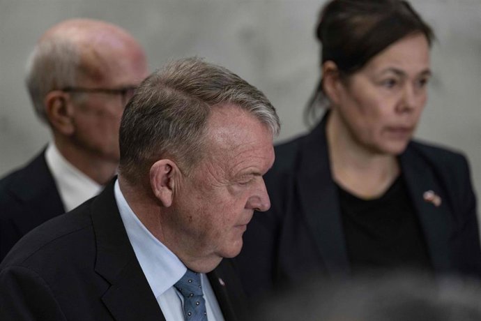 El ministro de Asuntos Exteriores danés, Lars Lkke Rasmussen, y, al fondo a la derecha, la ministra de Exteriores de Groenlandia, Vivian Motzfeldt, en el Capitolio de Estados Unidos, en Washington