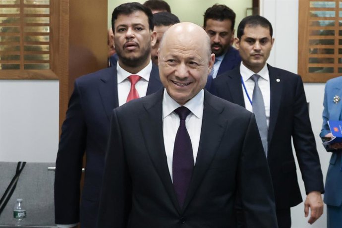 Archivo - Arquivo - EUA, NOVA YORK Cidade de Nova York - 26 DE SETEMBRO DE 2025: Rashad Muhammad al-Alimi, presidente do Conselho Presidencial de Liderança do Iêmen, participa da 80ª sessão da Assembleia Geral da ONU.