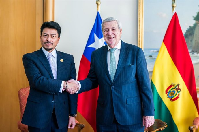 Los ministros de Exteriores de Bolivia y Chile, Fernando Aramayo, y Alberto van Klaveren