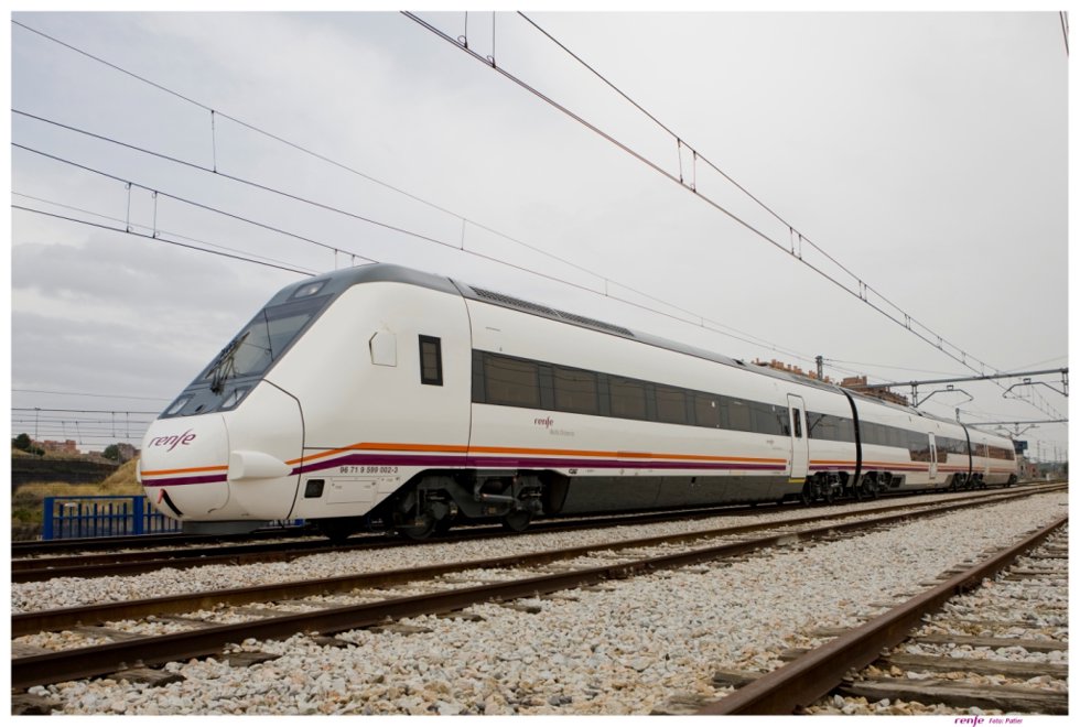 Archivo - Tren de Media Distancia