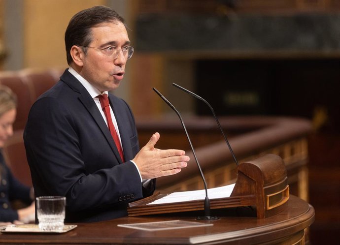 El ministro de Asuntos Extereiores, Cooperación y Unión Europea, José Manuel Albares, interviene durante una sesión plenaria extraordinaria, en el Congreso de los Diputados, a 15 de enero de 2026, en Madrid (España). El Pleno del Congreso se ha reunido de