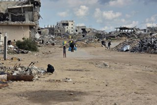 January 15, 2026, Khan Yunis, Gaza Strip, Palestinian Territory: Palestinians living in tents near the ''yellow line'' east of Khan Younis face constant danger and terror due to ongoing Israeli demolitions, airstrikes, and incursions. Despite US envoy Ste