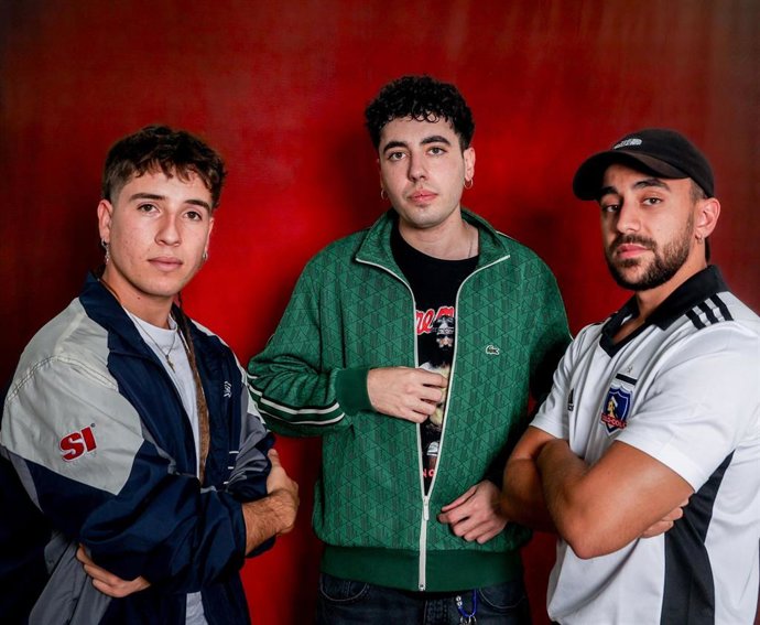 Archivo - Los miembros del grupo musical Sanguijuelas del Guadiana posan para Europa Press, en Estudios de Gran Vía, a 16 de octubre de 2024, en Madrid (España). Sanguijuelas del Guadiana nace en Casas de Don Pedro, una pequeña localidad de Badajoz. Se tr