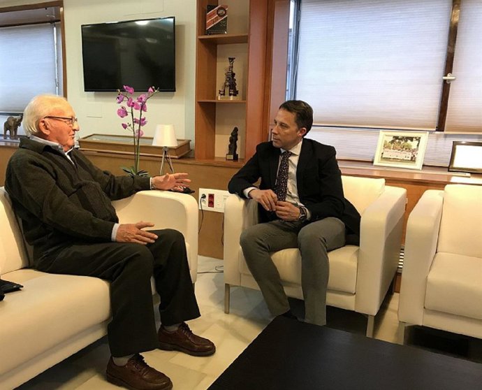 El exalcalde de Lorca José Antonio Gallego junto al actual regidor del municipio, Fulgencio Gil