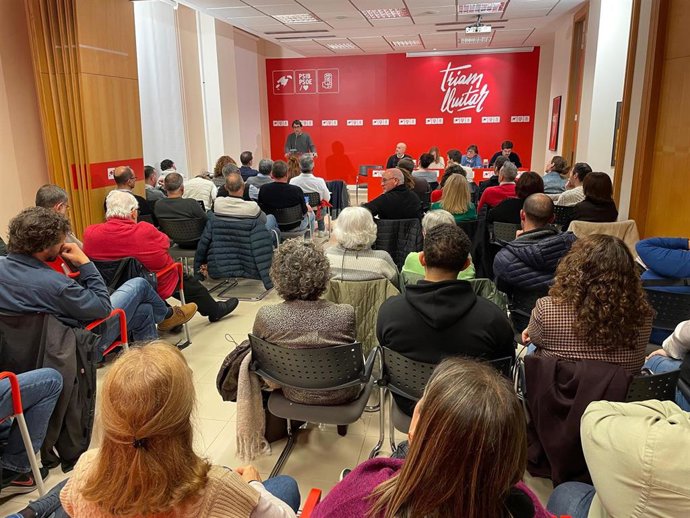 El secretario general del PSIB de Palma, Iago Negueruela, interviene durante la celebración del Consell Polític de la formación.