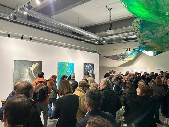 Centenares de personas asisten a la inauguración de dos nuevas exposiciones en La Misericòrdia