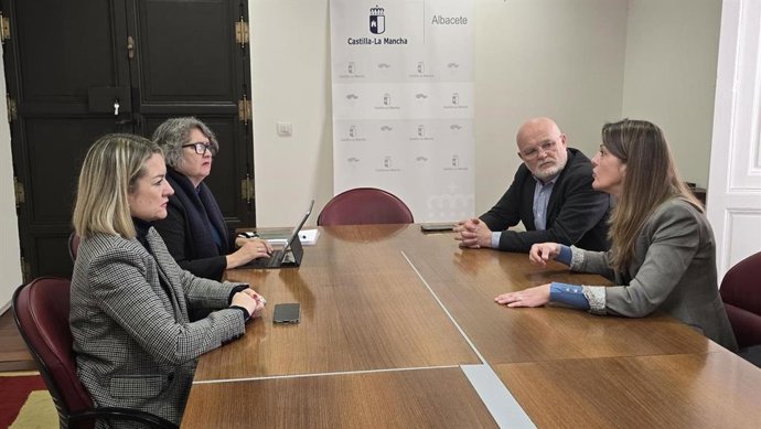 Reunión de la consejera Mercedes Gómez con la alcaldesa de Fuente-Álamo.