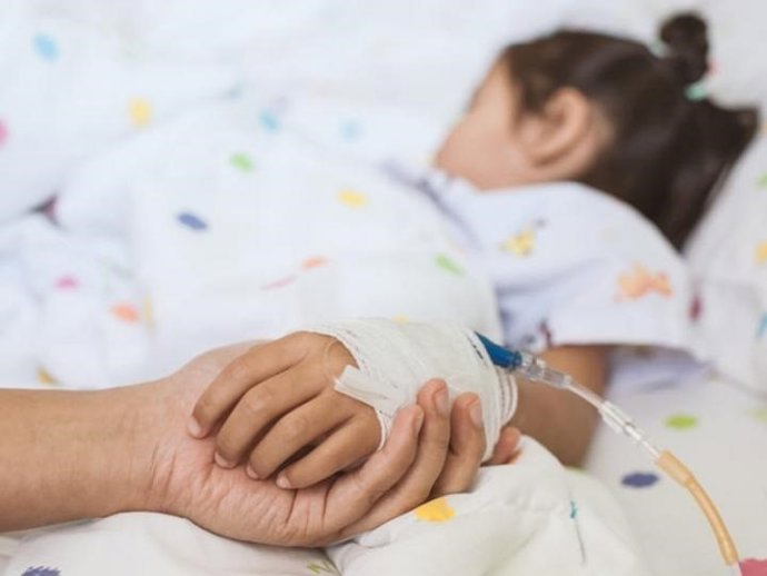 Archivo - Niño hospitalizado en oncología pediátrica.