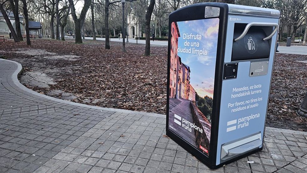Una papelera autocompactante.