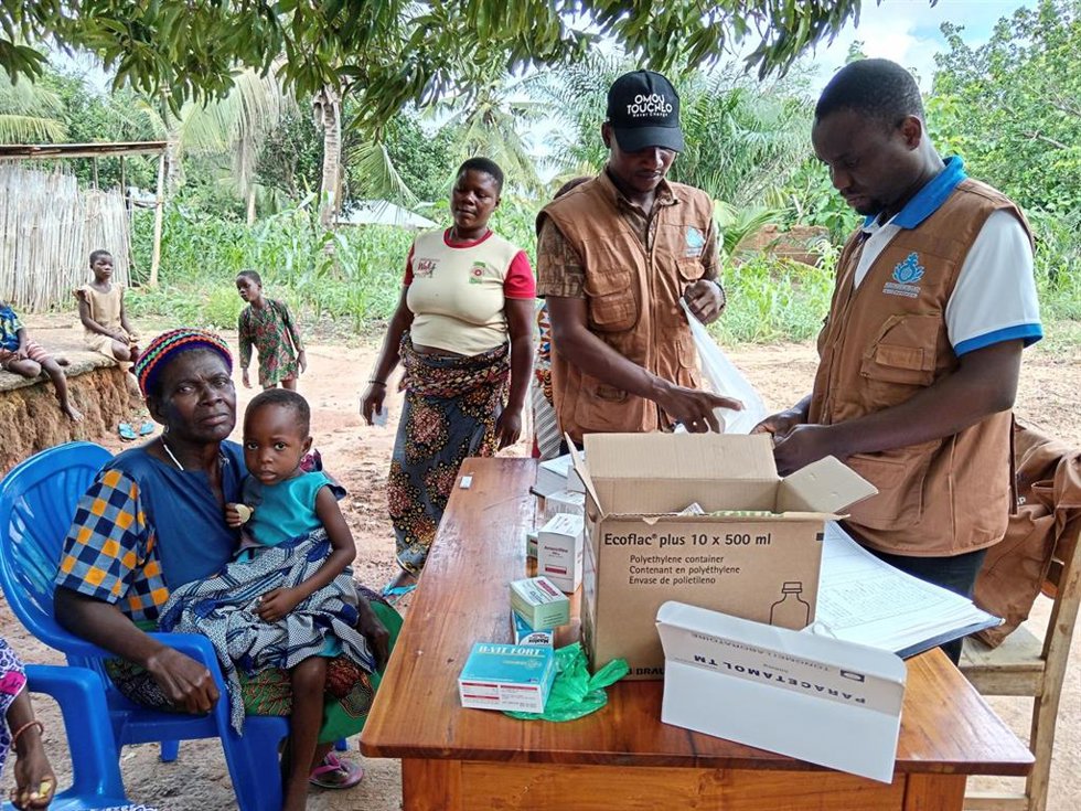 Fundación Hefame lleva medicamentos esenciales y atención sanitaria a más de 10.000 personas en Togo
