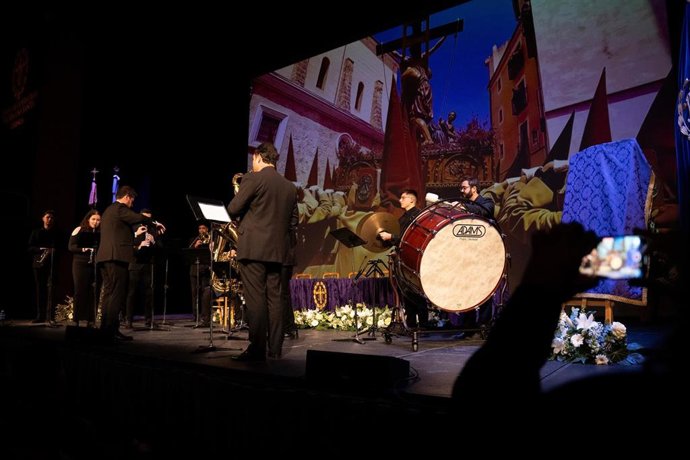 Archivo - Actuación musical durante la presentación del cartel anunciador de la Semana Santa de Cuenca, en el Auditorio José Luis Perales, a 24 de enero de 2025, en Cuenca, Castilla-La Mancha (España).
