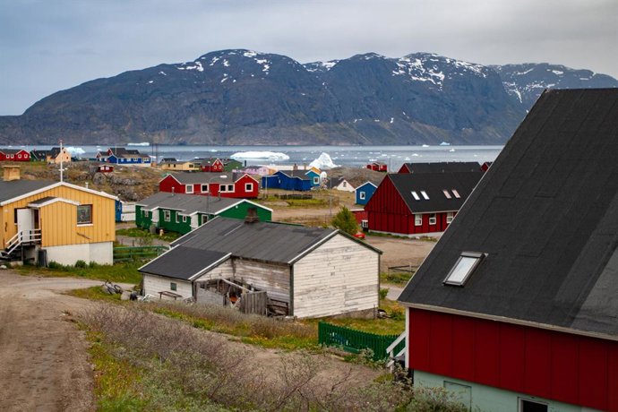 Casas na cidade de Narsaq, em 24 de junho de 2009, em Narsaq, Groenlândia, Dinamarca.