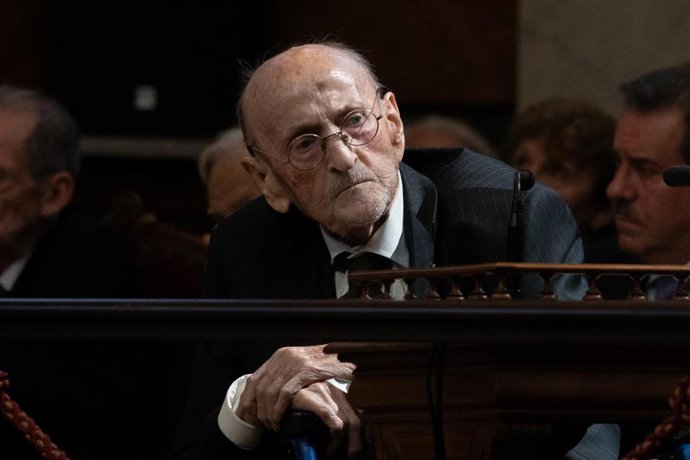 Archivo - El académico y Premio Cervantes 2024 Álvaro Pombo